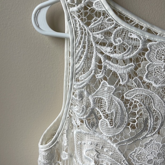 Wedding dress - Picture 2 of 16